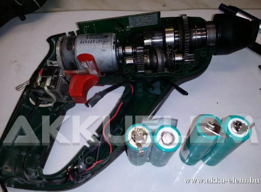 AKKUFELÚJÍTÁS Bosch UNEO 14.4V2Ah