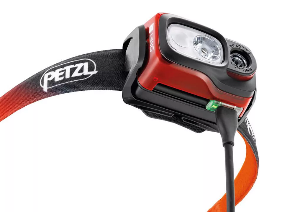 PETZL SWIFT RL narancs lámpa 1100lum tölthető 2350mAh akkuval