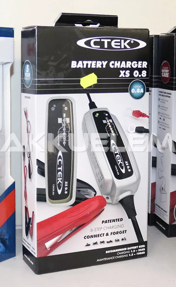 CTEK XS 0.8 autó és motor akkumulátor töltő karbantartó