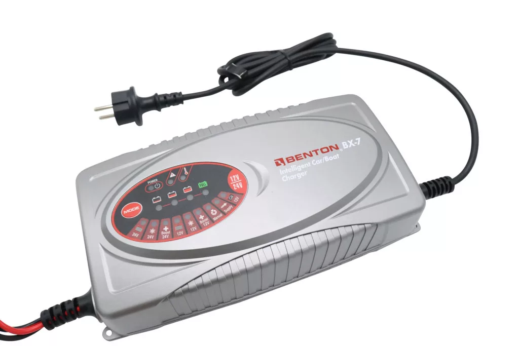BENTON BX-7 12V/24V autó akkumulátor töltő 15A/7,5A BENTON BX-7 12V/24V autó akkumulátor töltő 15A/7,5A