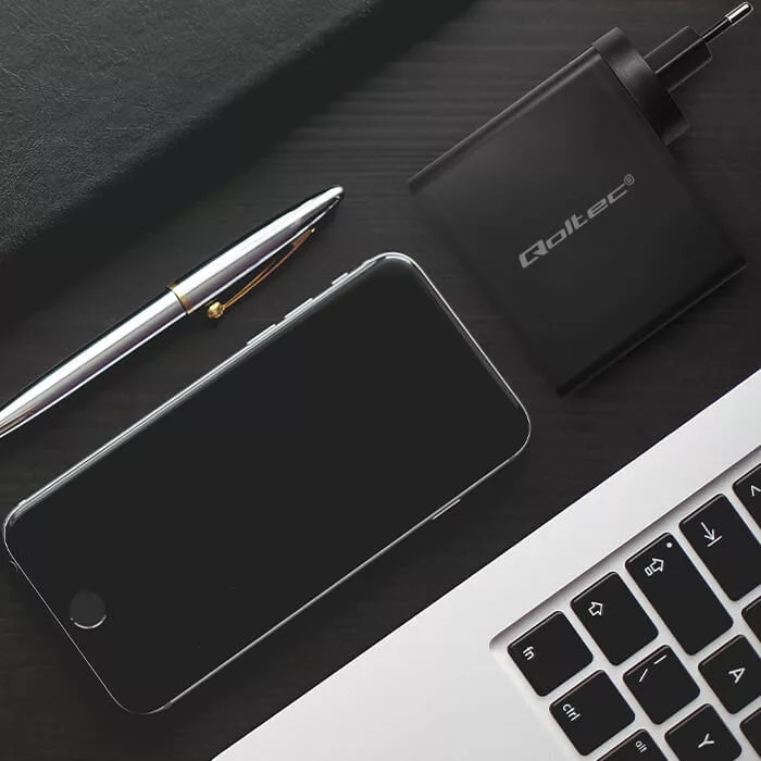 Qoltec USB töltő 130W GaN |5-20V| 1.5-3.25A | 1x USB-C| 1x USB A