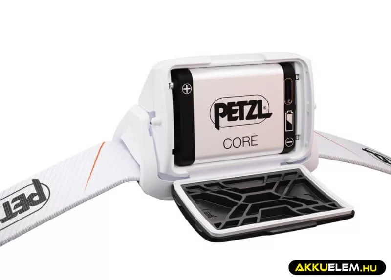 PETZL TIKKA CORE fehér fejlámpa E067AB03 450lm