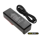 Utángyártott 18650 akku töltő DC0.5A / 1A  Micro USB kábellel