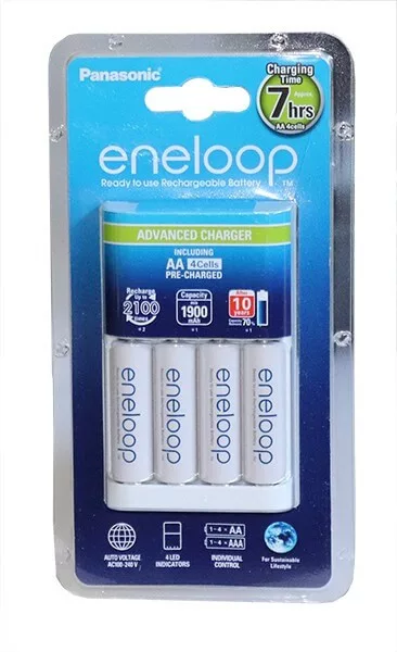 Eneloop BQ-CC17 NiMH akkutöltő 4x1900mAh AA akkuval