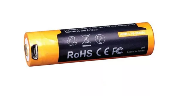 FENIX 18650 2600mAh 3,6V Li-ion akkumulátor + beépített töltő, microUSB csatlakozó FENIX 18650 2600mAh 3,6V Li-ion akkumulátor + beépített töltő, microUSB csatlakozó