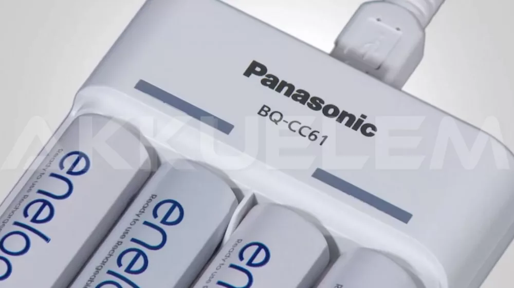 Eneloop BQ-CC61USB Basic Ni-MH akkutöltő akku nélkül